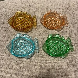 Fish trays! Pre-owned, in great condition, never actually used the ashtrays